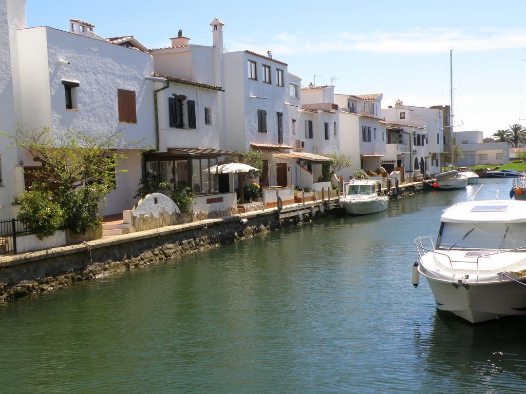 Waterside Apartment - Two Bedroom Empuriabrava Szoba fotó