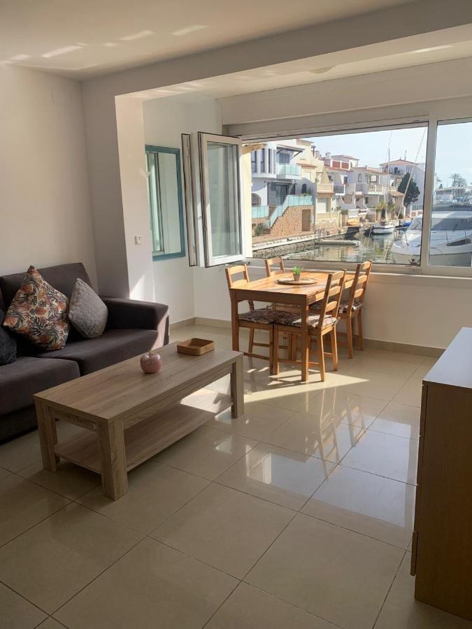 Waterside Apartment - Two Bedroom Empuriabrava Kültér fotó