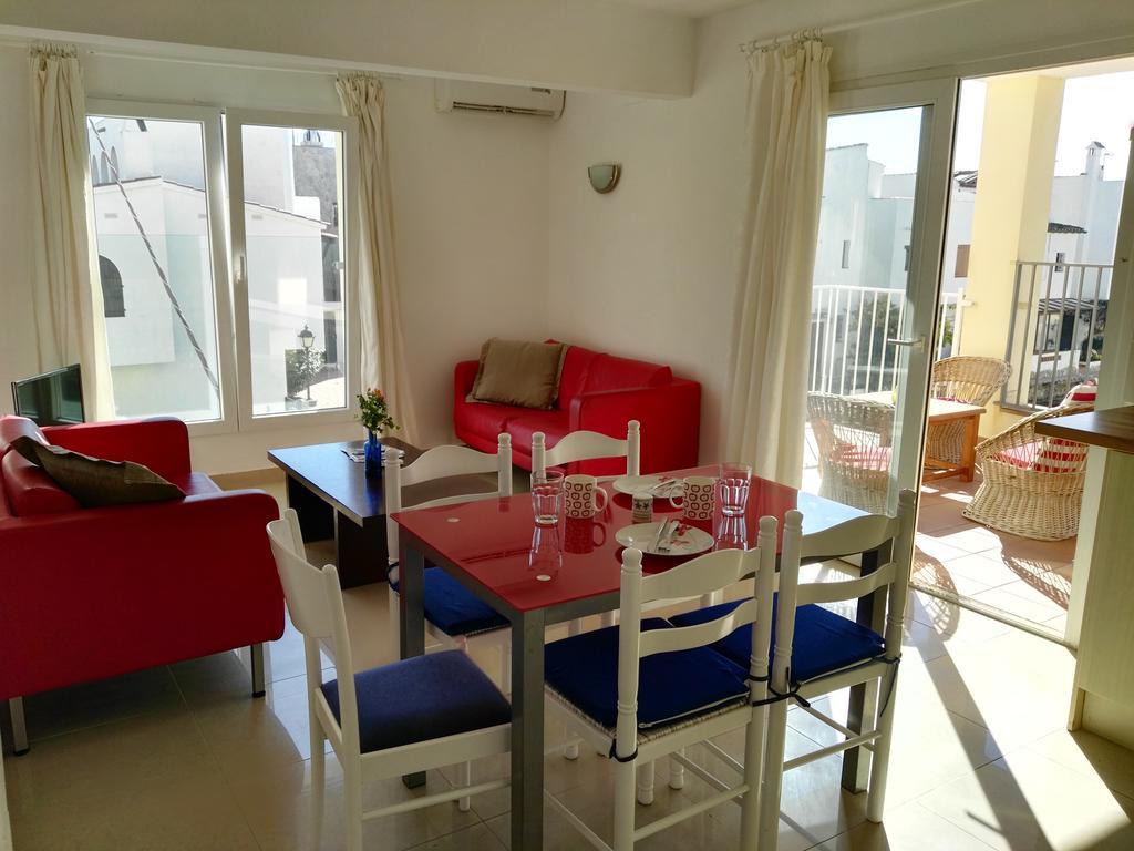 Waterside Apartment - Two Bedroom Empuriabrava Szoba fotó