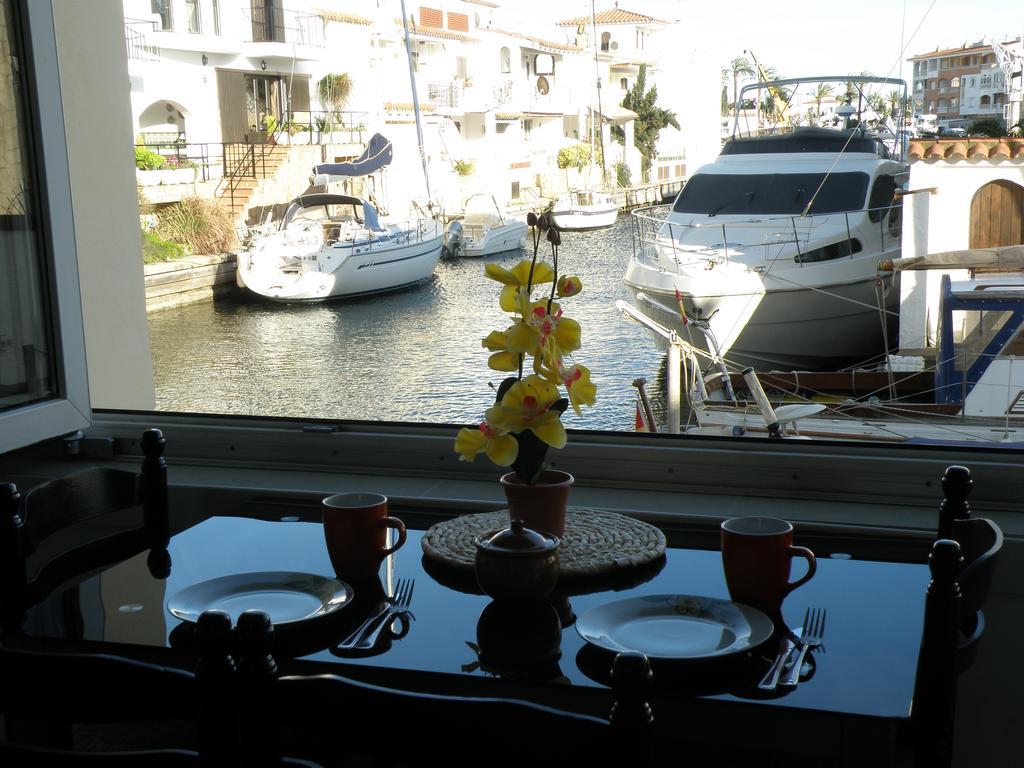 Waterside Apartment - Two Bedroom Empuriabrava Szoba fotó